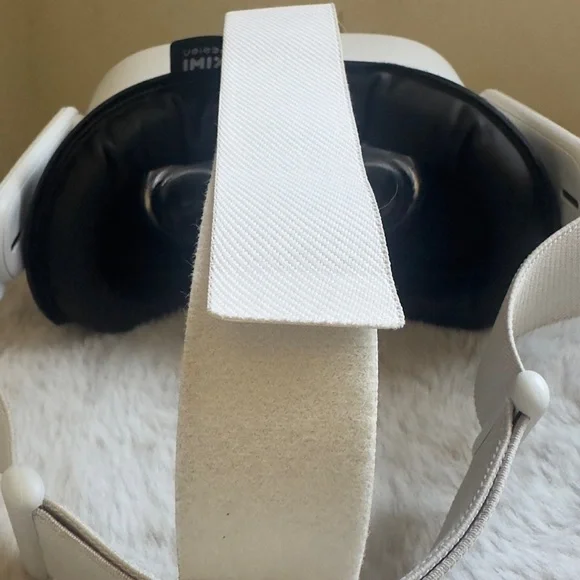 Quest 2 VR Headset - Wireless Virtual Reality Headset Only - Picture 3 of 8